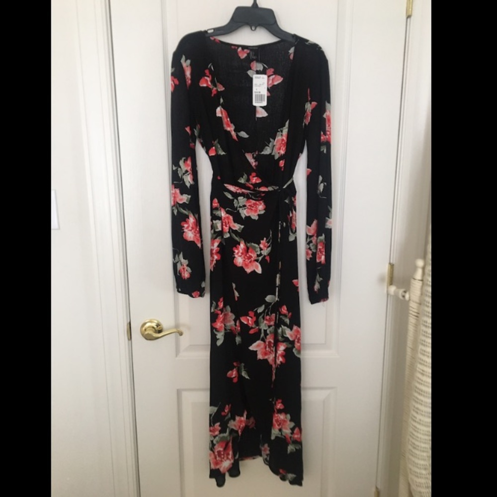Floral long sleeve maxi wrap dress —nwt